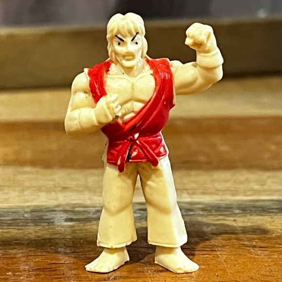 Vintage Mini Street Fighter Figures Vending Machine Rubber Lot of 4 size 1.5” - Picture 4 of 8